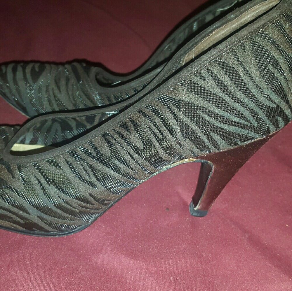Yves Saint Laurent's Womens dress shoe heels zebra - Picture 2 of 3